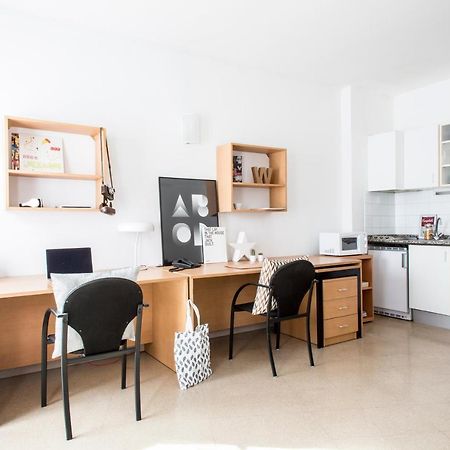 Residencia Universitaria Resa Francesc Giralt I Serra Terrassa Buitenkant foto