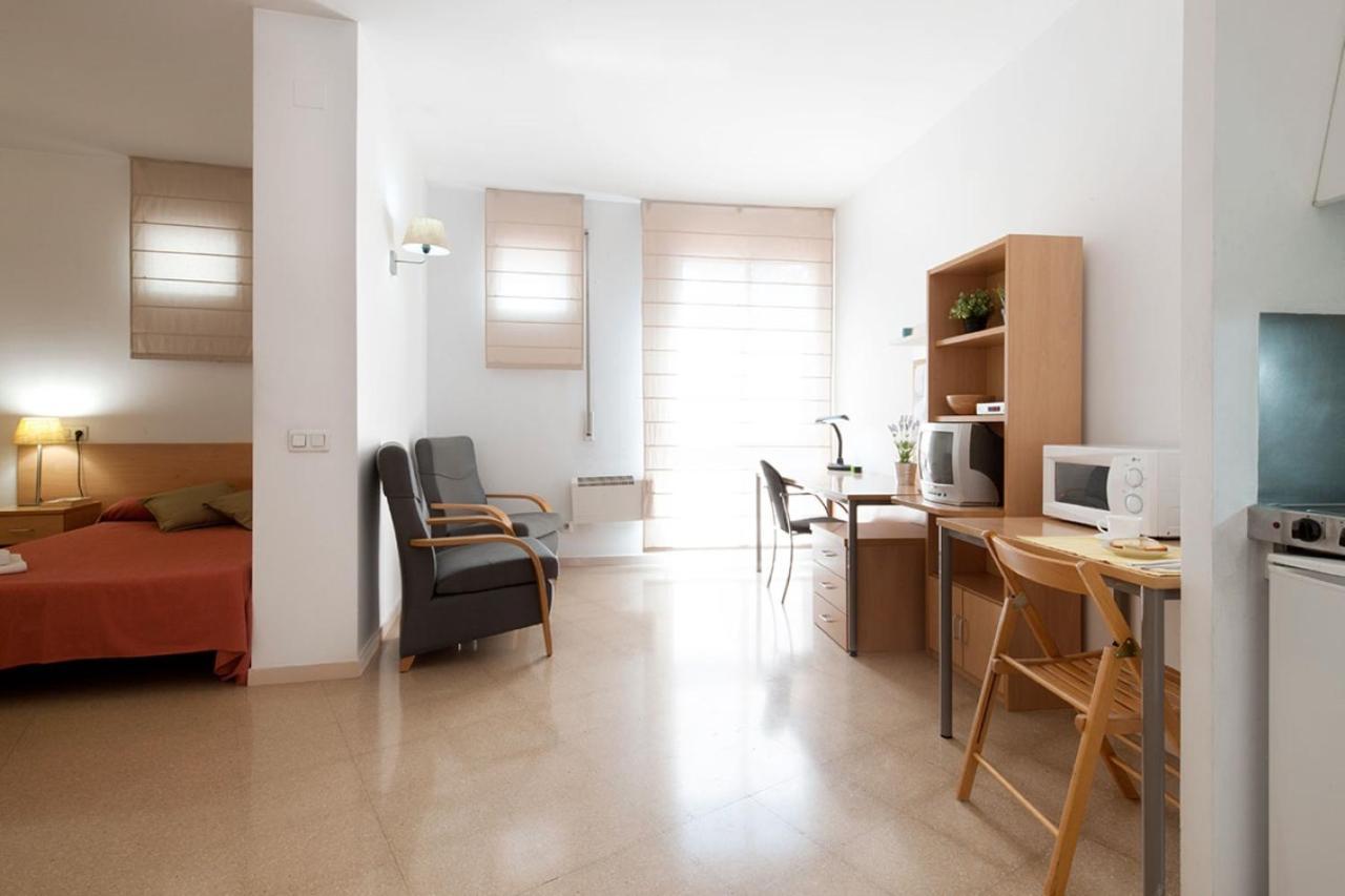 Residencia Universitaria Resa Francesc Giralt I Serra Terrassa Buitenkant foto