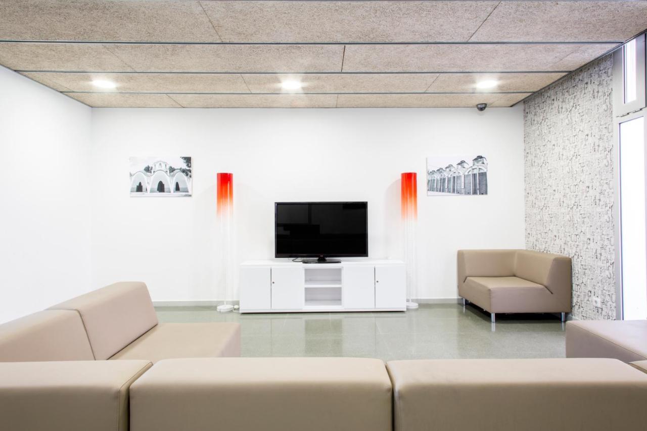 Residencia Universitaria Resa Francesc Giralt I Serra Terrassa Buitenkant foto