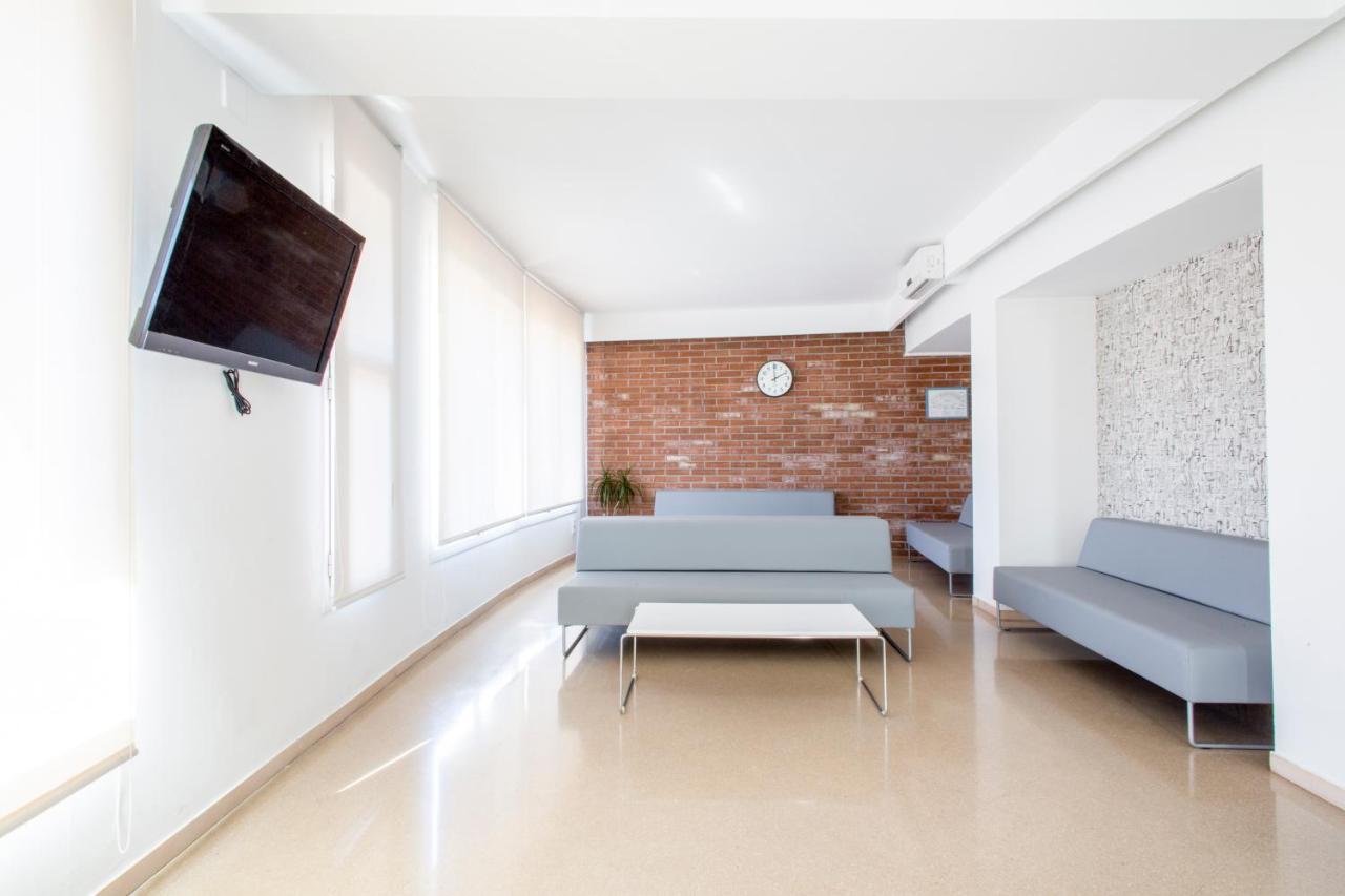 Residencia Universitaria Resa Francesc Giralt I Serra Terrassa Buitenkant foto