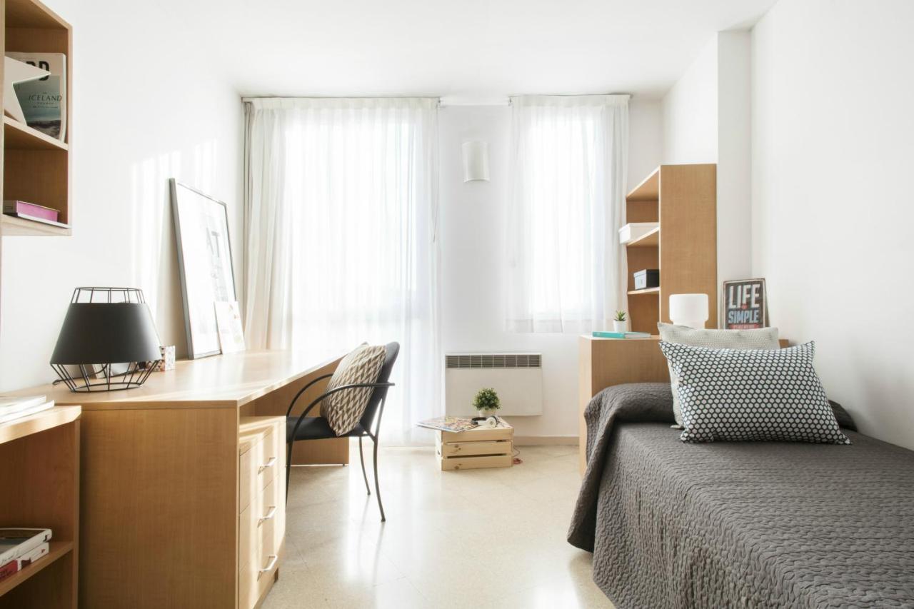 Residencia Universitaria Resa Francesc Giralt I Serra Terrassa Buitenkant foto